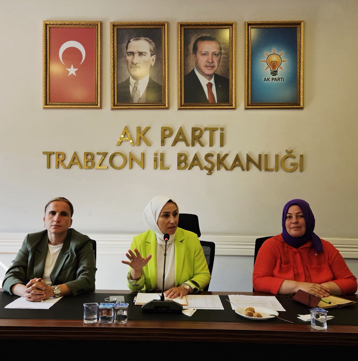 ayfercihan's tweet image. 📍Kadın Kolları İlçe Başkanlarımız & Meclis Üyelerimizle İstişare Toplantısı
🤝 Kadın Eliyle, Gönül Birliğiyle
AK Parti Kadın Kolları ilçe başkanlarımız ve meclis üyelerimizle bir araya gelerek yol haritamızı konuştuk, yapılacak çalışmaları istişare ettik.
Meclis üyelerimizin…