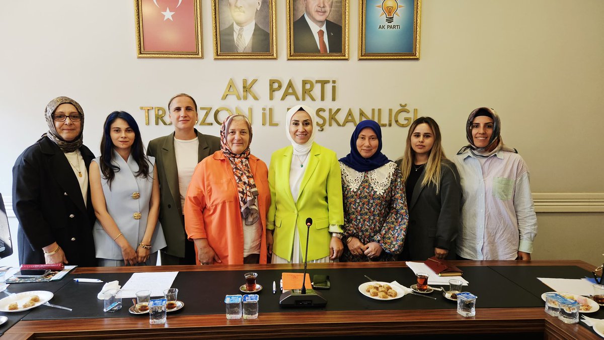 ayfercihan's tweet image. 📍Kadın Kolları İlçe Başkanlarımız & Meclis Üyelerimizle İstişare Toplantısı
🤝 Kadın Eliyle, Gönül Birliğiyle
AK Parti Kadın Kolları ilçe başkanlarımız ve meclis üyelerimizle bir araya gelerek yol haritamızı konuştuk, yapılacak çalışmaları istişare ettik.
Meclis üyelerimizin…