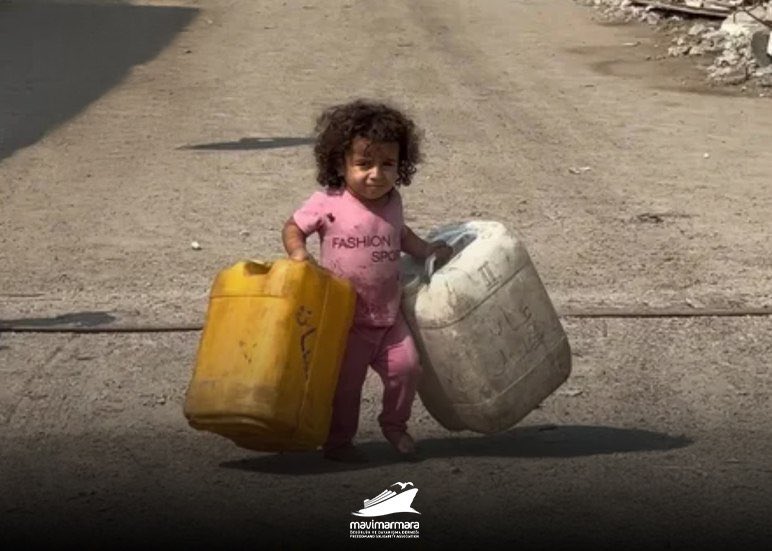 mavimarmaratr's tweet image. YÜKÜ KENDİNDEN AĞIR OLANLAR!
Ellerinde oyuncak, kalaem, defter olması gereken çocuklar işgalci İsrail'in saldırıları yüzünde kendinden ağır yükleri taşımak zorunda kalıyorlar!