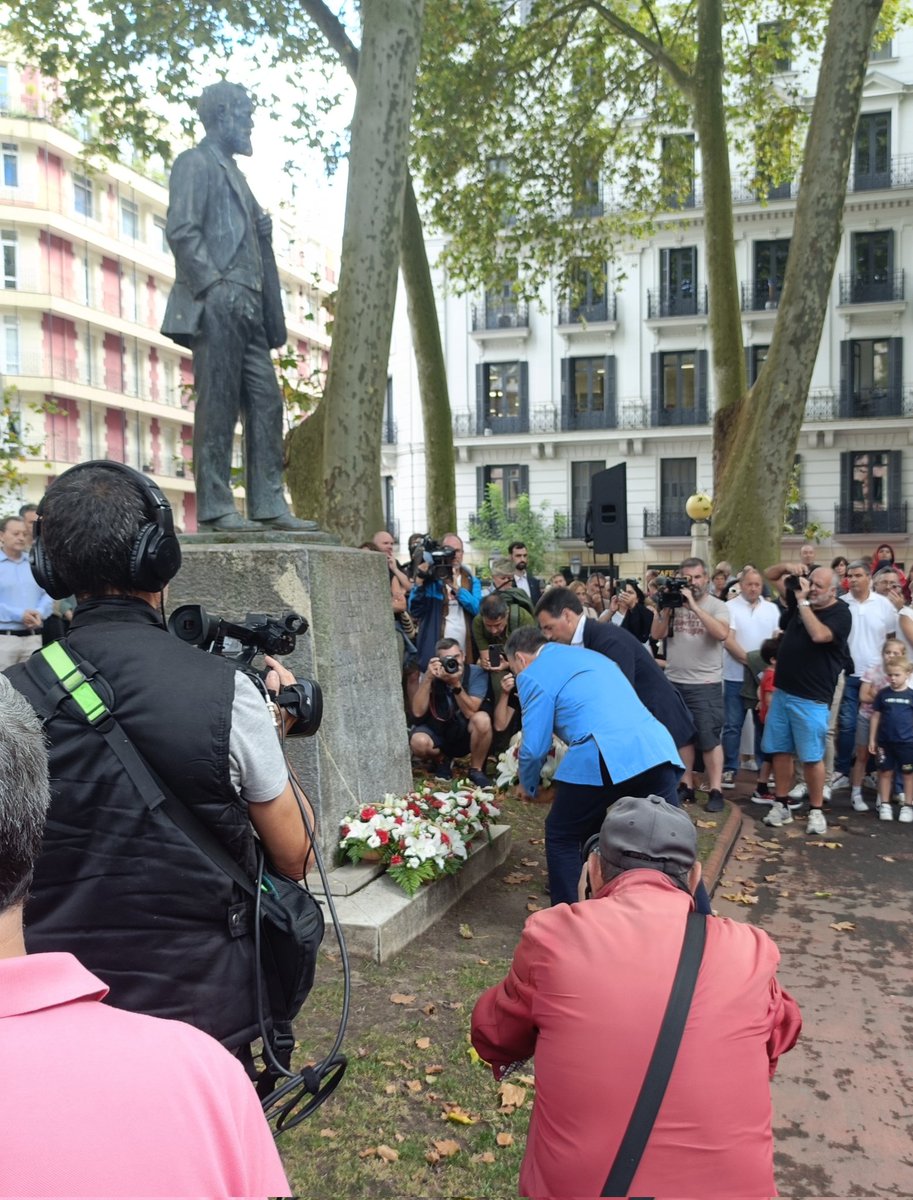 eajpnvabanto's tweet image. 🔴🟢⚪🔴🟢⚪🔴🟢⚪🔴🟢⚪

Gaur Bilbon San Inazio eguna ospatu dugu

130 aniversario de @eajpnv 

Gora Euzko Alderdi Jeltzalea!!!

@eajpnvbizkaia 
@eajpnvabanto 
🔴🟢⚪🔴🟢⚪🔴🟢⚪🔴🟢⚪