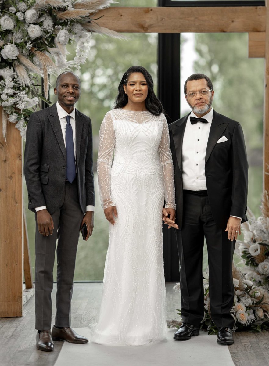 Soyez heureux. Vivez votre vie ! 
.
Le couple <a href="/MarcelloTunasi/">Marcello TUNASI</a>