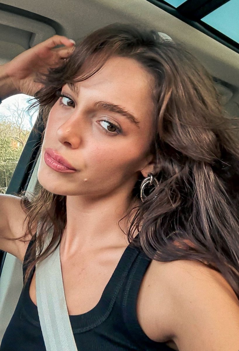 she is so gorgeous🔥the bangs are definitely made for her🤎🤎