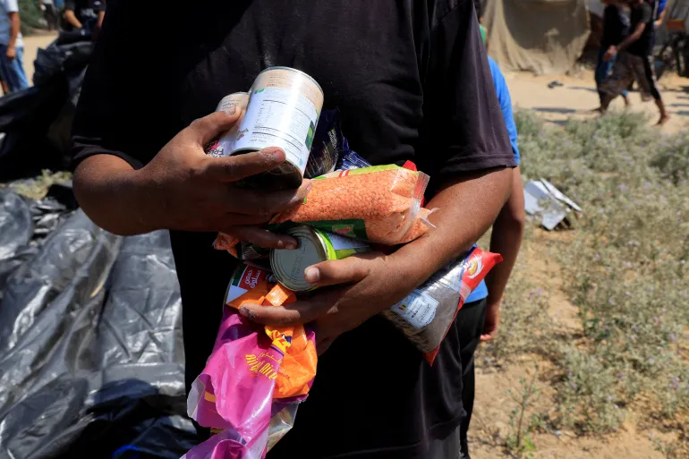 PalestineDays's tweet image. #Photos: Palestinians gather food after aid packages dropped into Gaza
Airdrops have been criticised as being too ineffective in getting food in at scale.
The head of the UN agency for Palestinian refugees (UNRWA) has strongly criticised the use of airdrops to deliver…