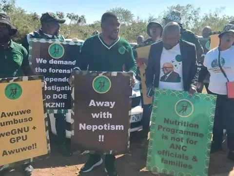 CadreNguyi's tweet image. Commander Morning π Thank you very much to Ground Forces of #MK Party for a successful Meeting! We are not perturbed and we are not cry babies! We fight on! Victory is Certain! #GwazaMkhontoGwaza