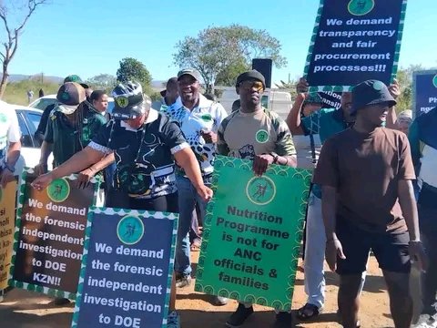 CadreNguyi's tweet image. Commander Morning π Thank you very much to Ground Forces of #MK Party for a successful Meeting! We are not perturbed and we are not cry babies! We fight on! Victory is Certain! #GwazaMkhontoGwaza