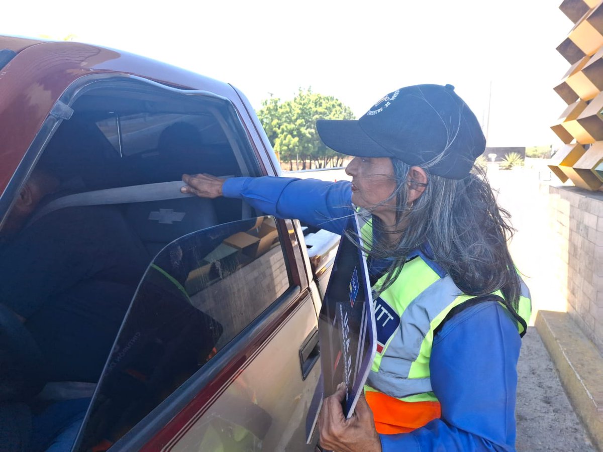 Trabajadores del INTT, oficina Punto Fijo, promueven el uso obligatorio del cinturón de seguridad en la Troncal 4 del municipio Carirubana.