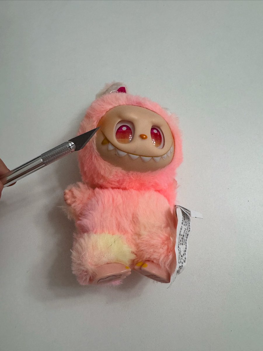 elnormous's tweet image. Vai Labubu mūs novēro ar iebūvētu kameru? To tūlīt noskaidrosim. Gaidiet video!