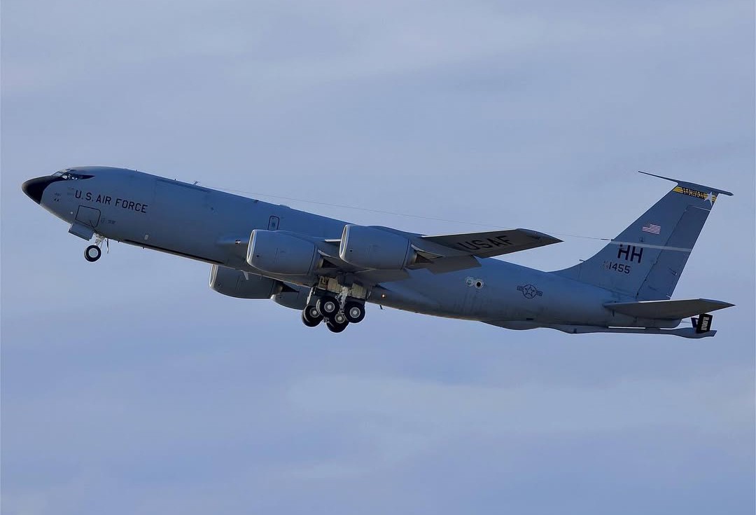 t5626a0719's tweet image. Aircraft/KC-135R or WC-135R Daniel K. Inouye International Airport