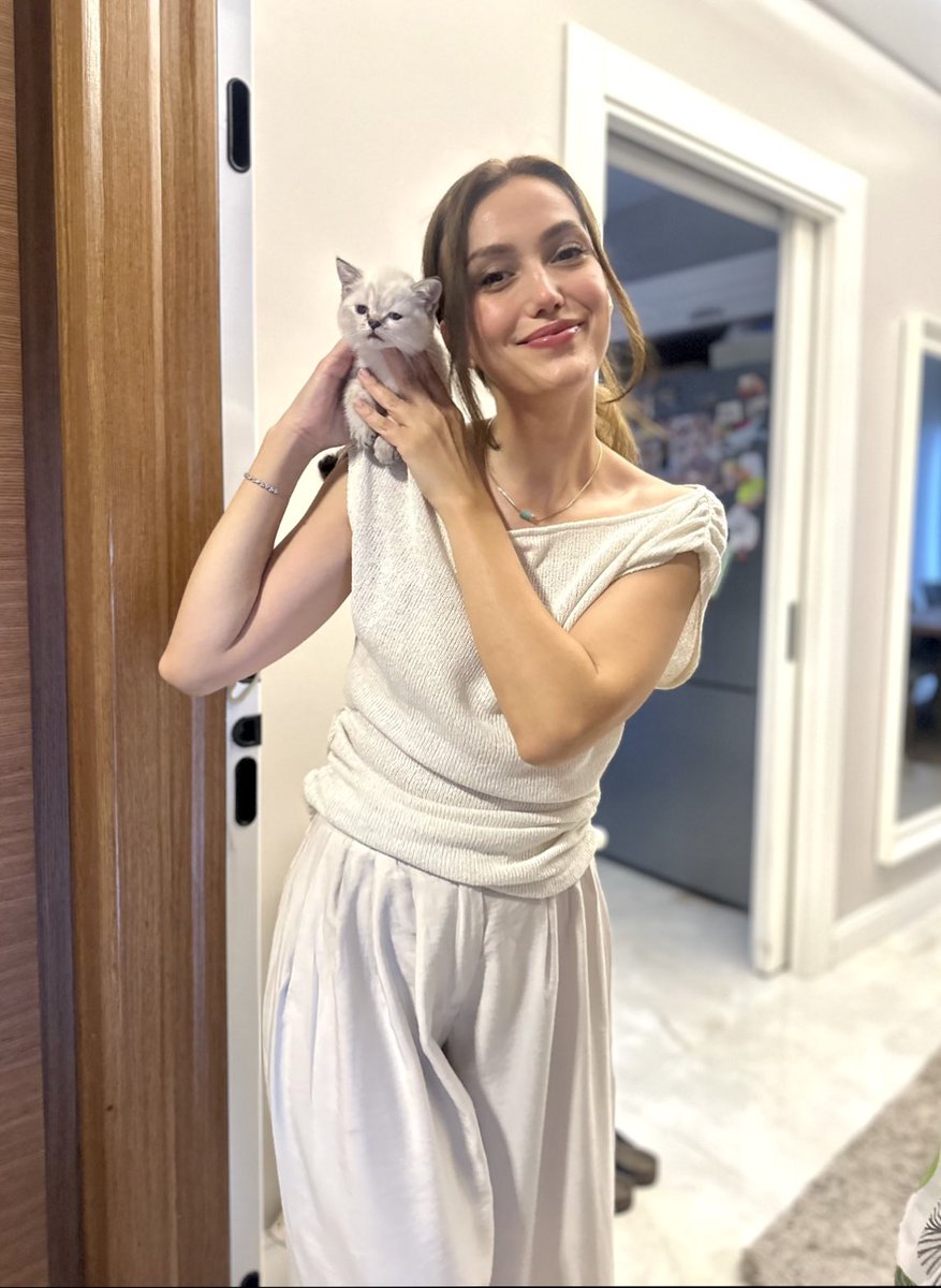SedaCOral's tweet image. Çok özlemişiz birbirimizi 🫠♥️