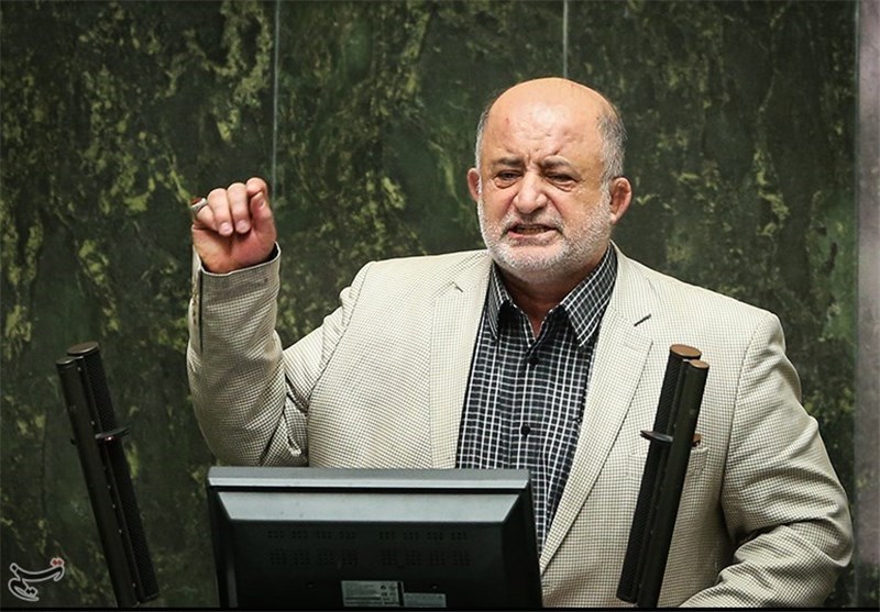 AkhelJR's tweet image. اینکه ایشون لهجه داره به دانش میگه دانوش اصلا خندهدار نیست و لهجه داشتن نشونه بلد بودن یه زبون دیگه است.
ولی اینکه باتری هلی کوپتر رو در اورده؟ خنده داره
اینکه معتقده ما از ژاپن پیشرفت اقتصادی بیشتری داشتیم؟ خنده داره
اینکه میگفت پسرش چوپانی میکنه؟ خنده داره