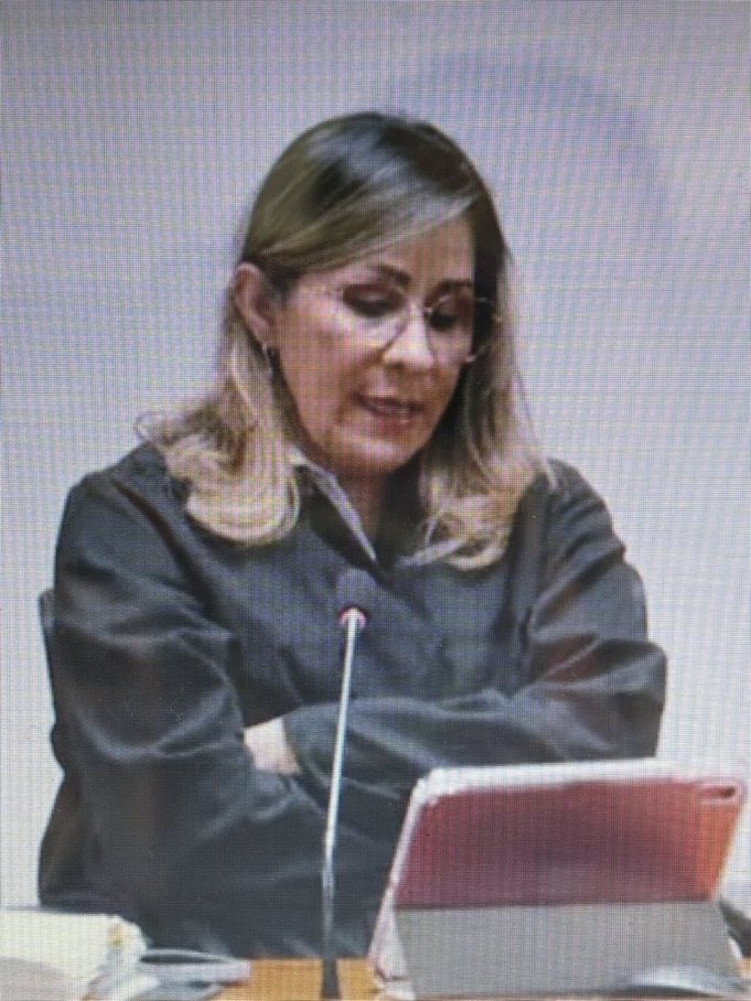 Arquiman2's tweet image. ¿Quien la tiene amedrentada y leyendo algo que desconoce?