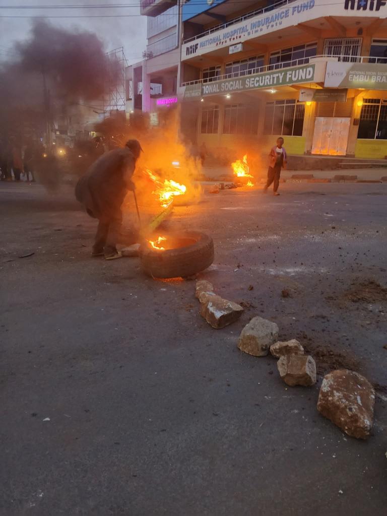 MwangiHub's tweet image. Many businesses in Embu town closed down before 7PM after an attempted demo