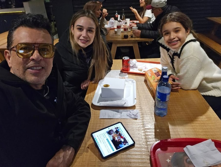 🔴 Otro de <a href="/PartidoMorenaMx/">Morena</a> que evita pisar #EUA…

Este fin de semana, el alcalde de #CdVictoria <a href="/SoyLaloGattas/">Eduardo Gattás</a> se fue a #Bogotá #Colombia con parte de su familia. Antes, cada fin lo pasaba en #McAllenTX 
¿Miedo? Está investigado por faltantes de 911 millones de pesos y señalado