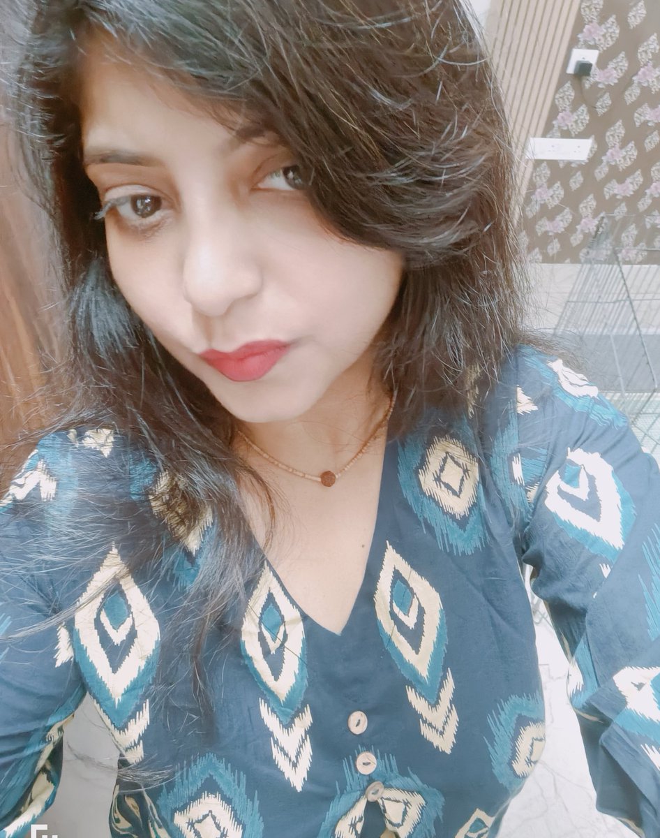 40 is fine when you look Twenty Nine 🔥💖😉
Cheers to the 
Fierce 
Fabulous 
Fortilicious 
Queen, entering 40's in style 👑🫶☺️🎉🎊
It's my birthday 😄☺️

Mahadev 🔱 thank you for never leaving my hand 💫🙏🥹