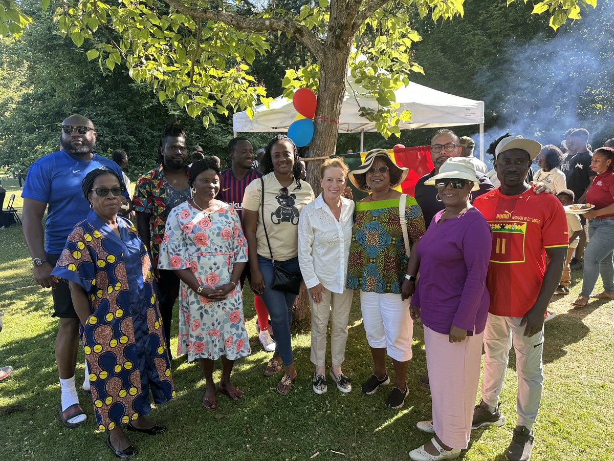 LindaAnnisBC's tweet image. Our Ghanaian community is a joyous group who love life. The @GCABC1986 presented #Ghanafest2025 in Holland Park this weekend. They let me try to make Ghana Donuts, #bofrot. Fun to make &amp;amp; fun to eat. I am so happy they are part of #OurSurrey.