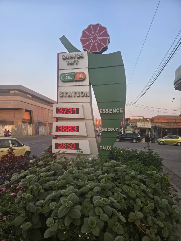 central_sage's tweet image. #RDC_ECONOMIE | 28.07.2025 🇨🇩
Nouvelle baisse du prix du carburant dans le Sud-Est du pays
À la suite de la mission du Comité élargi de suivi des prix des produits pétroliers, dépêché dans l’espace Grand Katanga, notamment dans les provinces du Haut-Katanga et du Lualaba par le…