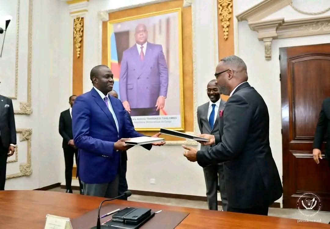 YvesBuya1's tweet image. #RDC Ce lundi 28 juillet 2025 au Palais de la Nation, une cérémonie solennelle de remise-reprise a eu lieu entre André Wameso, Directeur de cabinet adjoint sortant du Chef de l’État en charge des questions économiques et financières, et son successeur André Nyembwe Musungaie,…