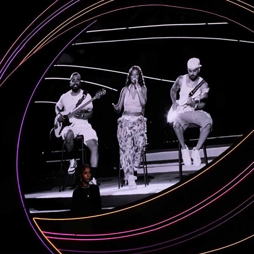 szabrs's tweet image. 🚨 QUEREMOS O FEAT! Em novo vídeo de fã brasileiro no Instagram onde LUDMILLA aparece cantando, SZA reagiu:
“Aww eu amo ela!”