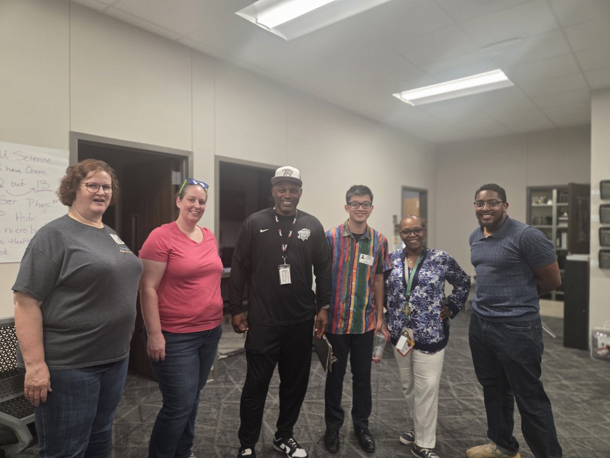 CoachPJWilson's tweet image. #ExcellenceinAction
@RandleHS