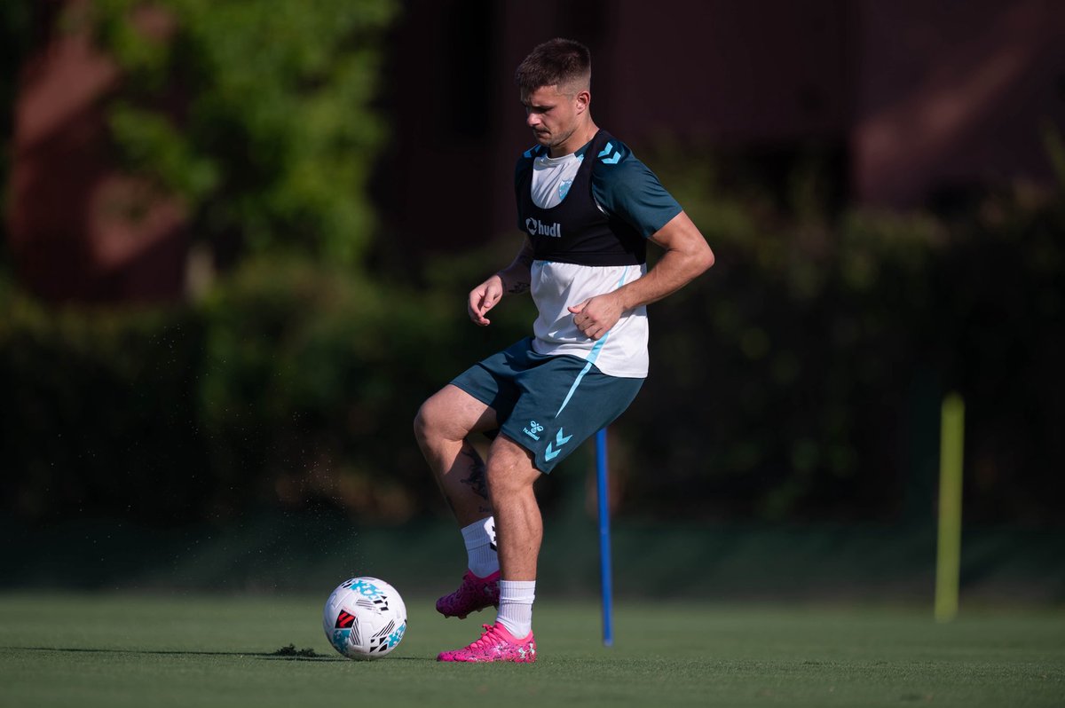 MalagaCF's tweet image. Primera sesión en Estepona ✅