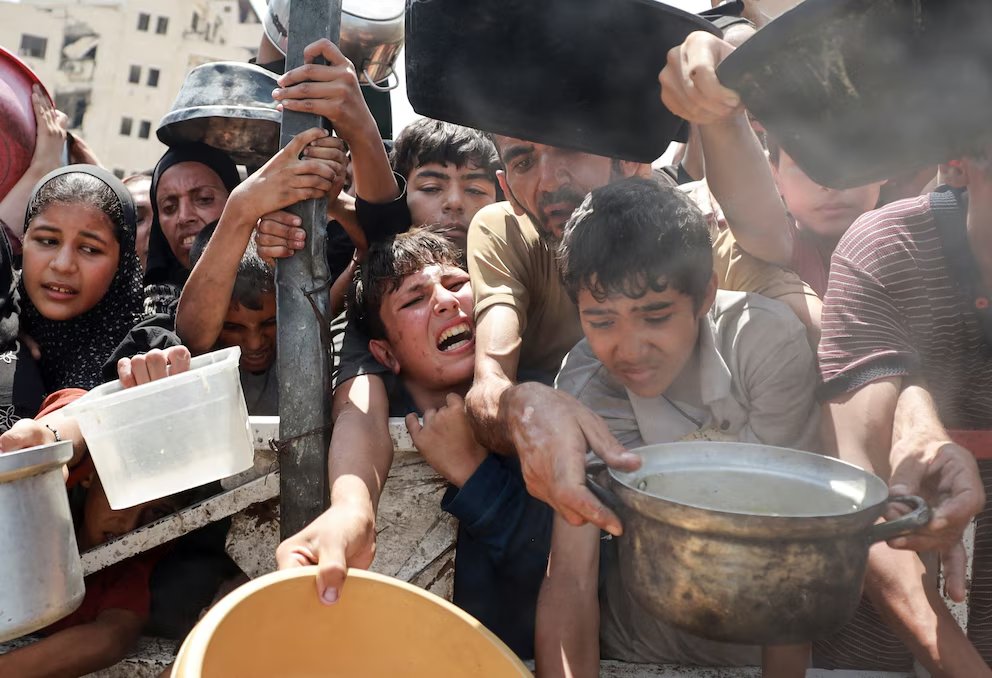 LT8am830's tweet image. -Trump contradijo a Netanyahu y dijo que en Gaza hay hambruna: “Lo he visto, y no puedes fingir eso”, afirmó
-“Esos niños parecen muy hambrientos. Quiero asegurarme de que reciben los alimentos"
-Trump señaló que EEUU se involucrará más en la distribución de ayuda humanitaria