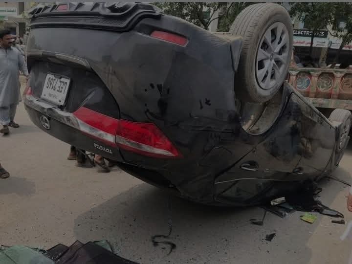 ڈسکہ شہری کی 50 لاکھ مالیت کی قیمتی گاڑی یارس لفٹر سے اٹھاتے اٹھاتے الٹا کر تباہ کردی گئی
👍
تمام قانونی تقاضے پورے کئے جائیں 
مالک سے چالان وصول کیا جائے اور وارڈن سے گاڑی وصول کی جائے