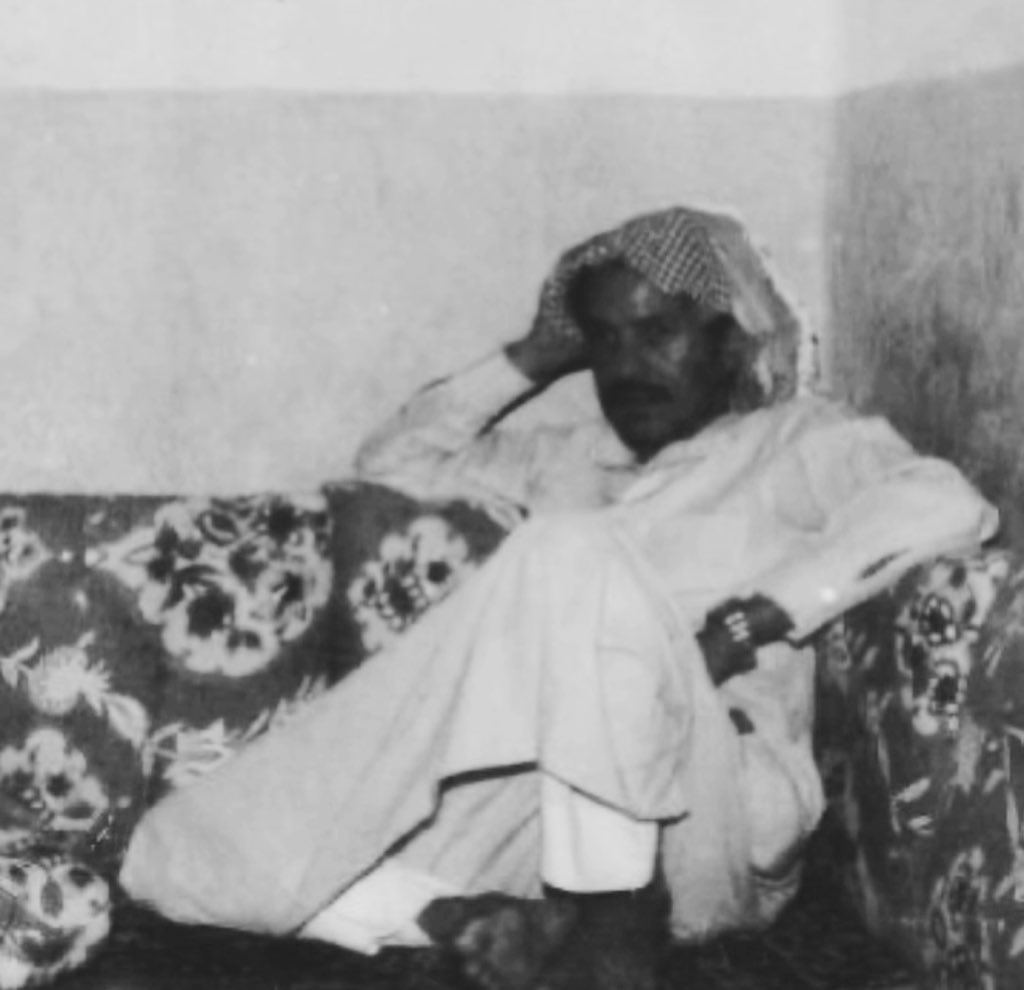 Qhta10ni's tweet image. ياوقت لا تبحث خفايا المخاليق
 ماعاد نبغي منك غير السلامه