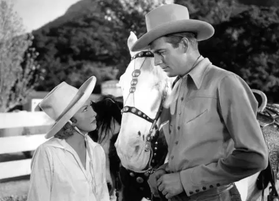 This week's Musical Monday has an off-beat approach, as singing cowboy Smith Ballew travels to Hawaii with the goal of working in the pineapple business. Ballew is becoming a fast favorite of mine when it comes to western musicals. Full review here: 
cometoverhollywood.com/2025/07/28/mus…