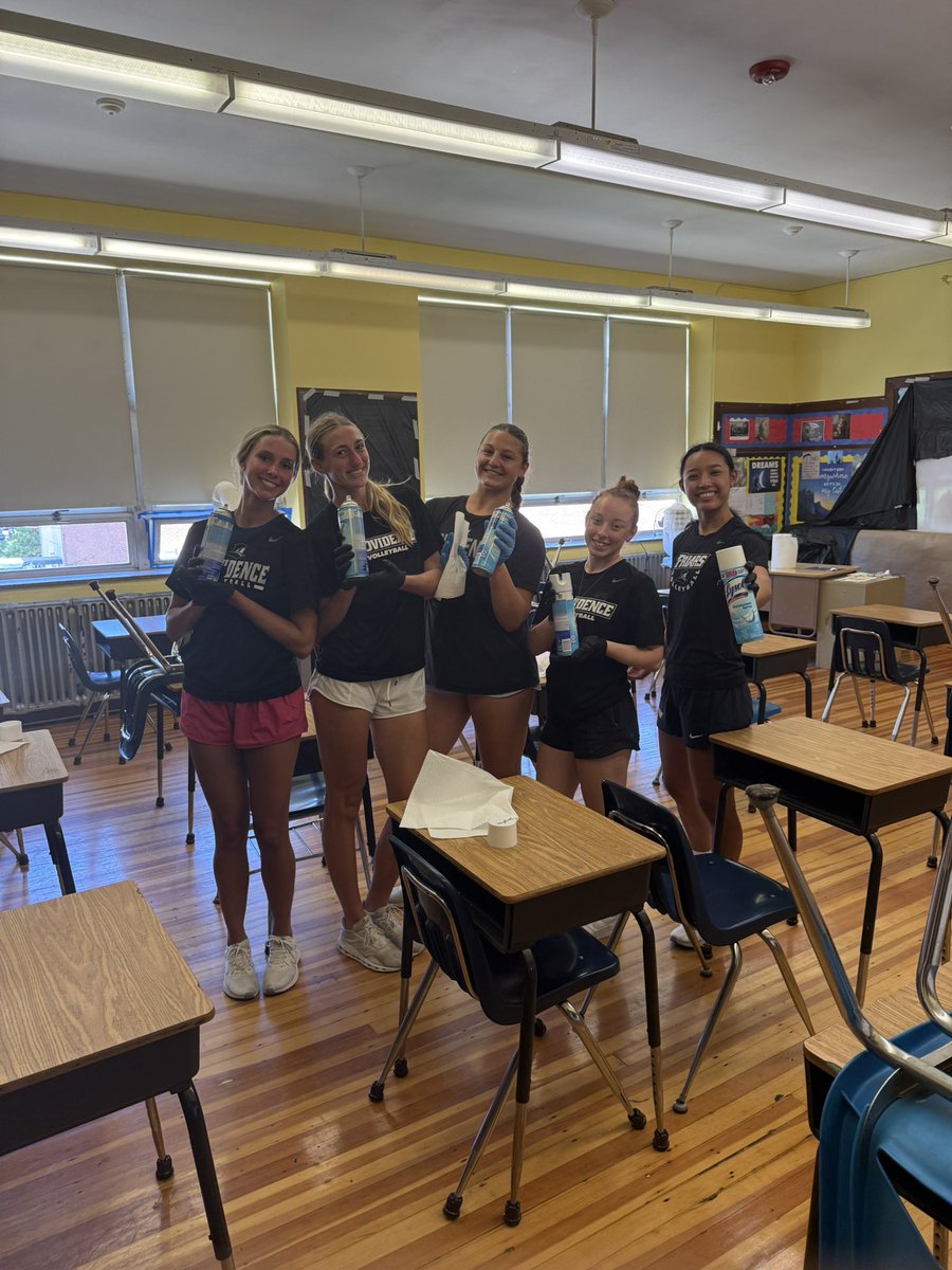 FriarVolleyball's tweet image. Showing some love to the community that loves us! ❤️ Friartown today we had the incredible opportunity to do volunteer work at the St. Pius V School, helping them prepare for the upcoming school year!  #GoFriars🏐