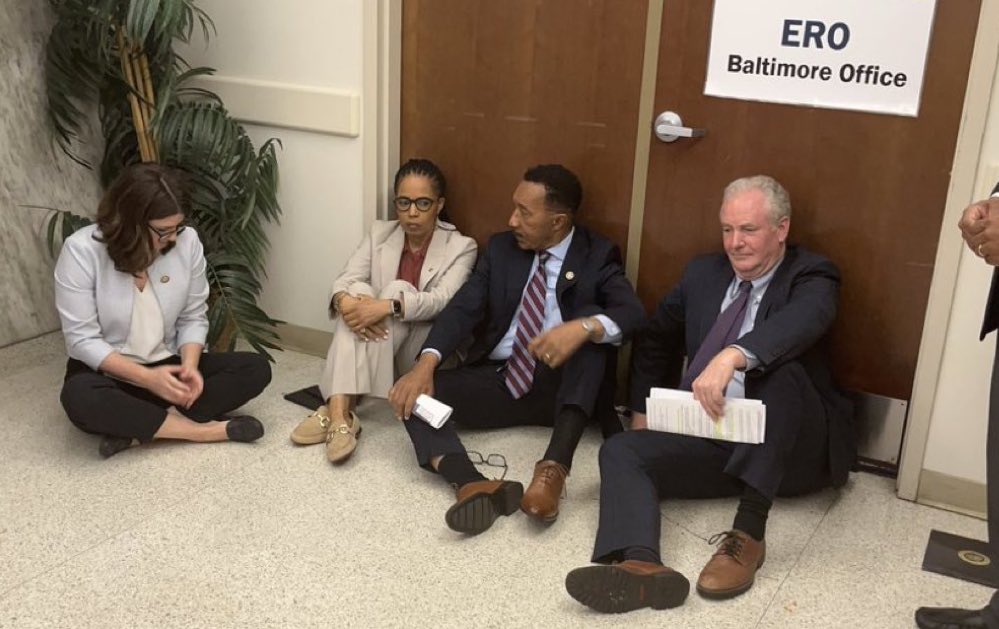 WOMP WOMP
😂 
Senator Chris Val Hollen and fellow Democrats attempted to enter an ICE facility in Baltimore but were told to GTFO 🤣 

Now they're sitting in protest ☠️
