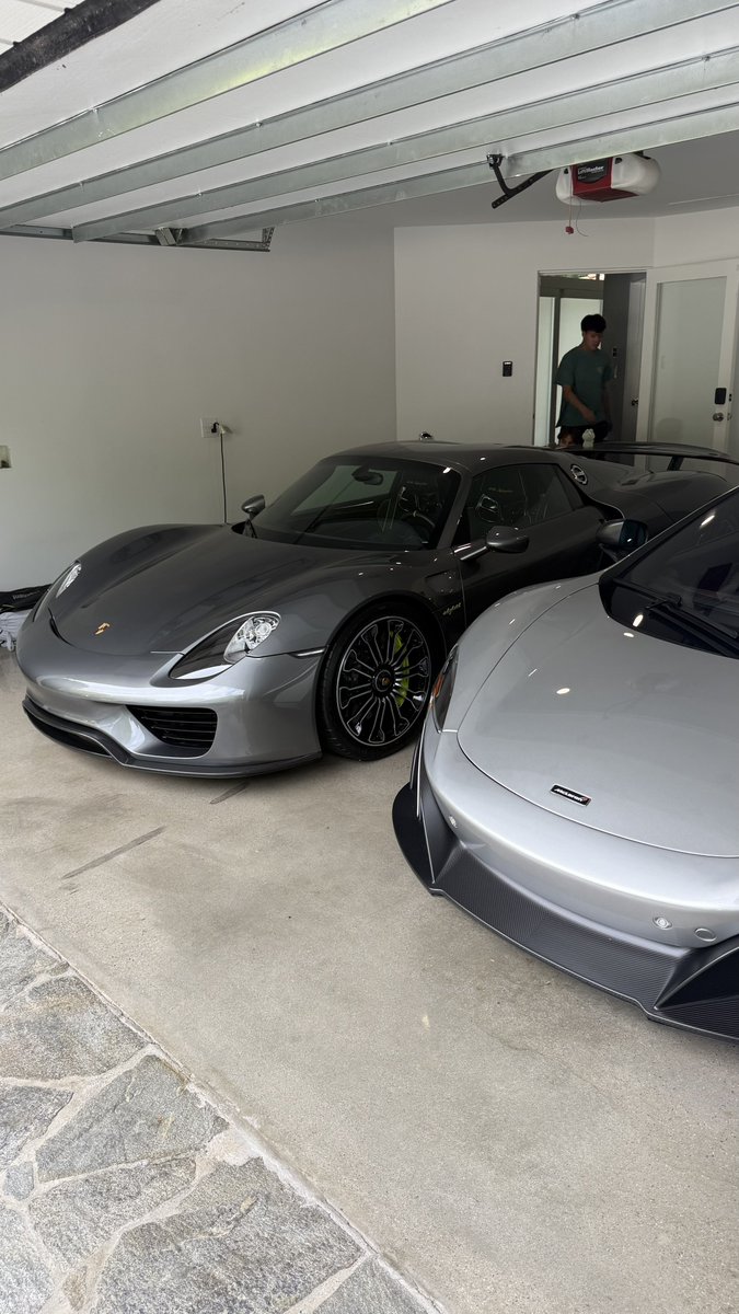 notcamcasey's tweet image. this is my 25 yr old friend
no social media, nothing.
just chillin with his 918 and 675lt
there is money everywhere, you just gotta go get it