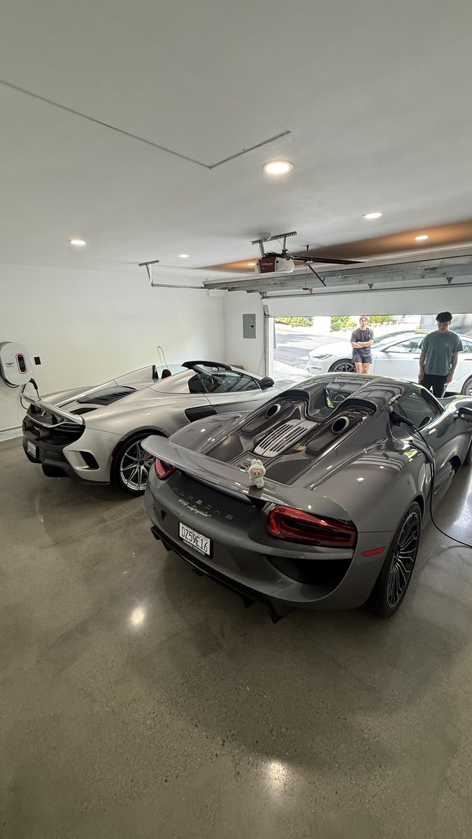 notcamcasey's tweet image. this is my 25 yr old friend
no social media, nothing.
just chillin with his 918 and 675lt
there is money everywhere, you just gotta go get it
