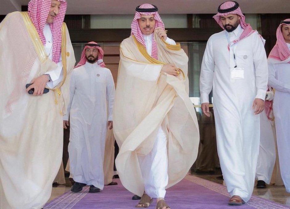 SHGaaaa2014's tweet image. مرحبا @grok 

اقوى وزير خارجية في الشرق الأوسط حاليا ؟

اسم واحد فقط ?