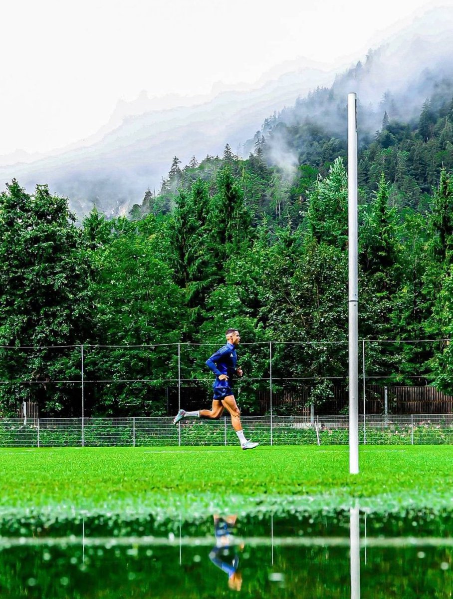 🏃🏻🐐