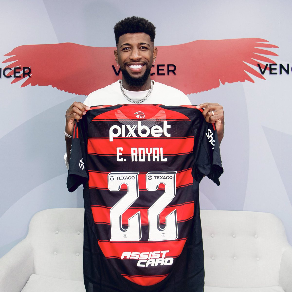 matheusleal1's tweet image. A apresentação do lateral Emerson Royal será nesta terça-feira, às 14h30, no CT Ninho do Urubu.
