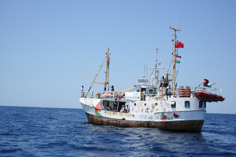 Radar360_ar's tweet image. الجبهة الشعبية لتحرير فلسطين:
نحمل الاحتلال الإسرائيلي والمجتمع الدولي المسؤوليةَ الكاملة عن حياة نشطاء الحرية الـ14 الذين اعتُقلوا أثناء اعتراض قوات الاحتلال لسفينة "حنظلة"، التي كانت في طريقها لكسر الحصار عن قطاع غزة.
#رادار_360