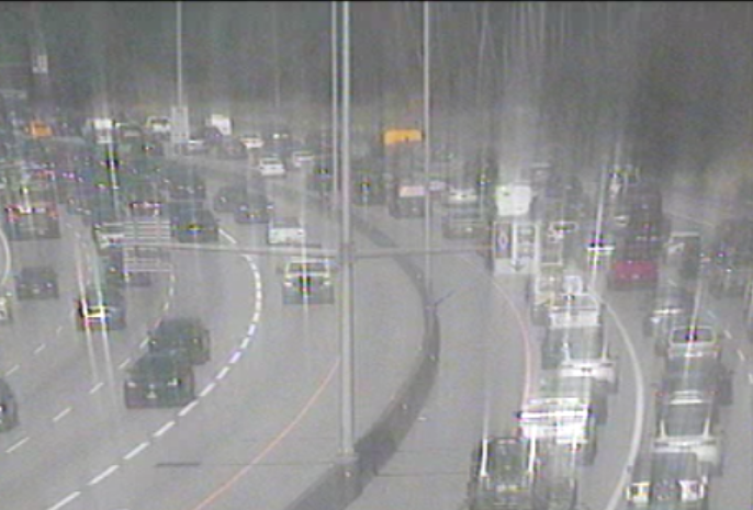 ⚠#BCHwy1 westbound vehicle incident west of Gaglardi blocking the left lane. Expect delays. #Burnaby