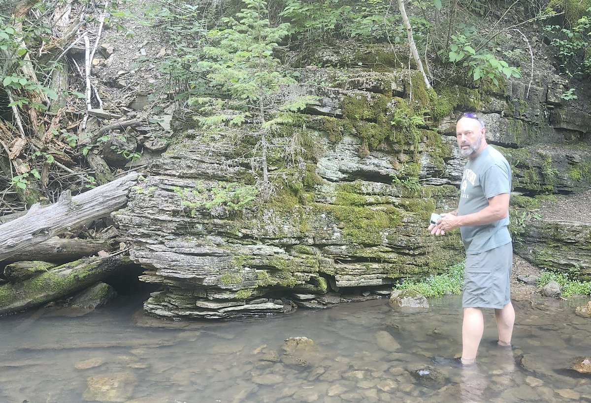 Triggery Fingers (@triggeryfingers) on Twitter photo Look at this rock layer slut Look at this rock layer slut