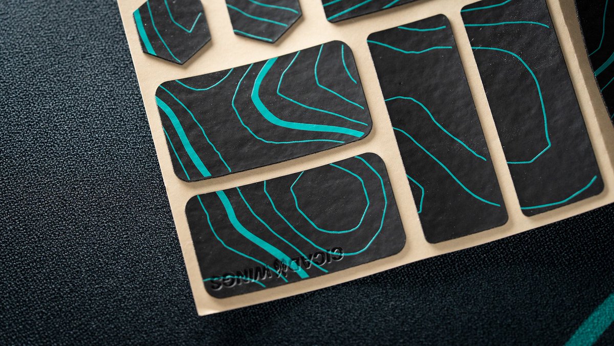 ついでにもらったJade Air SEソール。フロート感のある滑り心地。これデカいのと小さいの両方入ってるんで、両方試せて良き。Cicada Wingグリップテープもしっかり柄プリント。