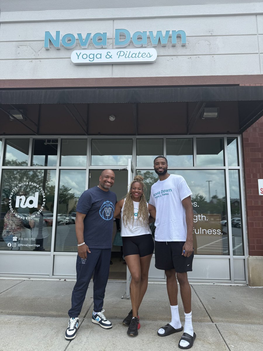 NovaMBB's tweet image. Villanova Legend @mikal_bridges back in town checking out Nova Dawn Yoga & Pilates Studio for their Grand Opening with Coach @CoachAshHoward! ✌️
#OnceAWildcatAlwaysAWildcat