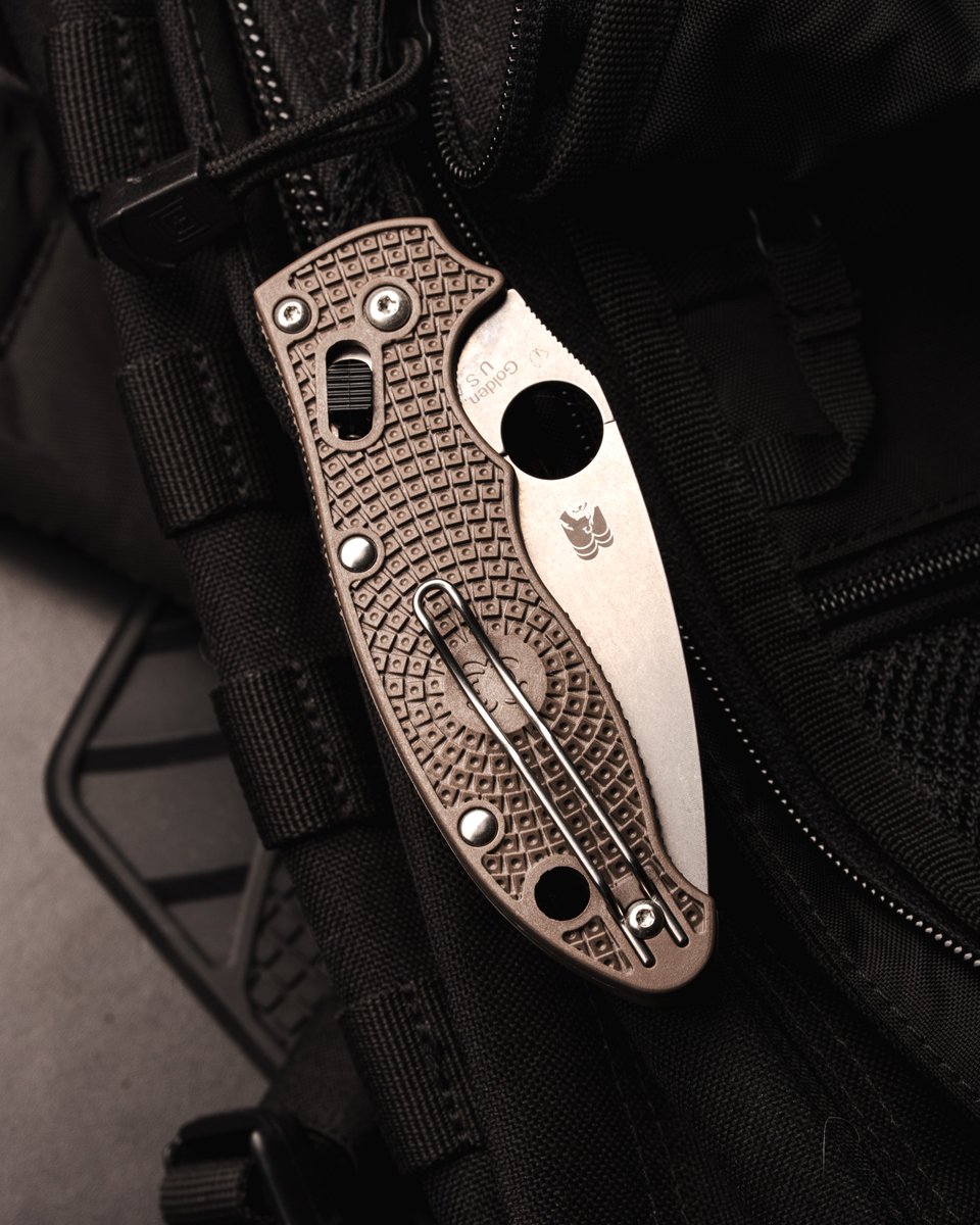 BladeHQ's tweet image. 🚨 Limited time drop alert! 🚨 The Spyderco Manix 2 Lightweight is here, boasting 15V steel for legendary edge retention. 

Seriously, these won&apos;t last!

Shop now at the link below
bit.ly/3UdK0vQ