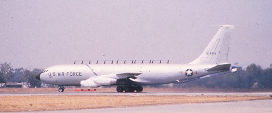 #OTD  in 1967: A USAF KC-135 [59-1465] crashes in Nebraska (US). 1 of 5 crew dies. On take-off from Offutt AFB, pilot over-rotated, stalling at low altitude. “59-1465” was the 1st recon variant of the 135. Jet had just returned from UK for the CIA-sponsored BRIAR PATCH mission.