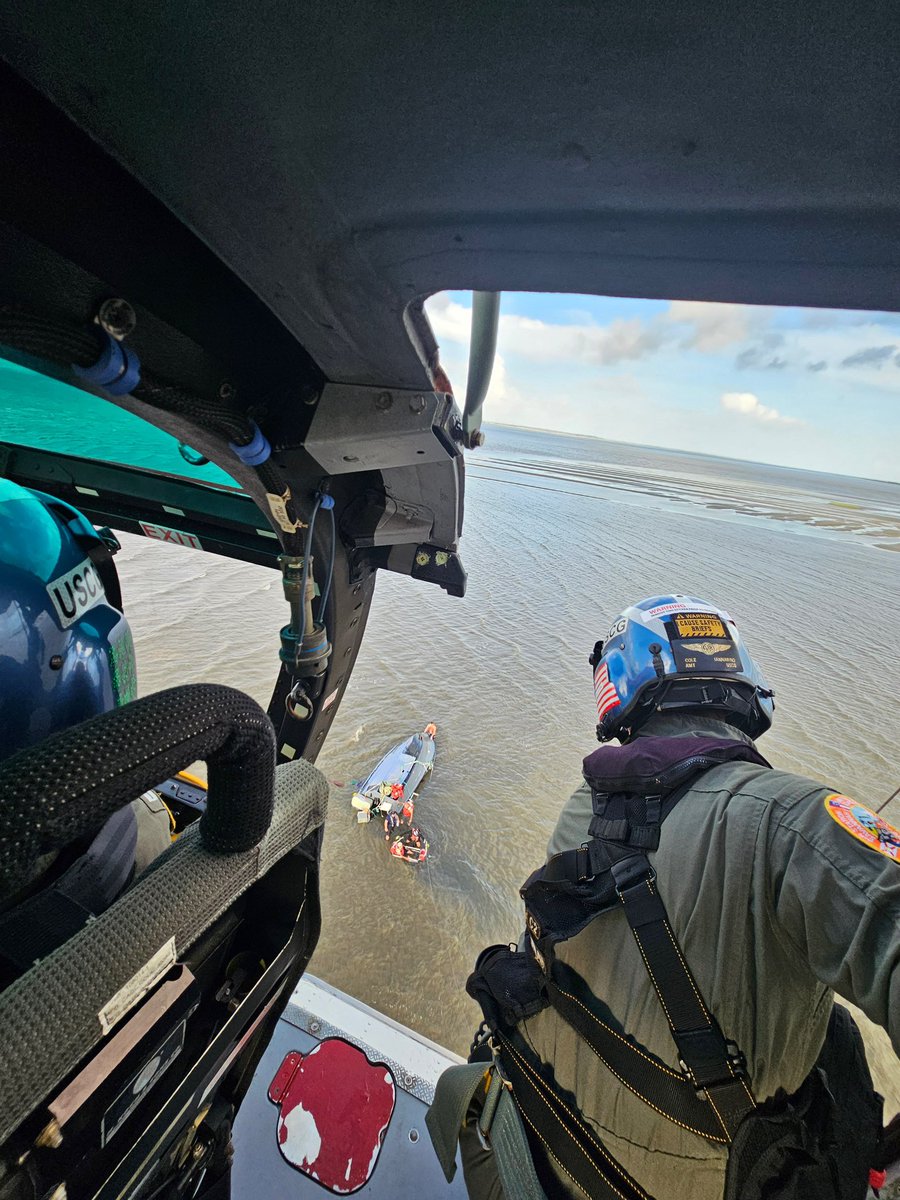 USCGSoutheast's tweet image. #BREAKING Coast Guard Sector Charleston watchstanders received a report today of an overturned vessel with 3 people in the water near Otter Island.
Edisto Fire Dept rescued 2 while the 3rd was hoisted by an Air Facility Charleston helo crew & transferred to EMS. #USCG