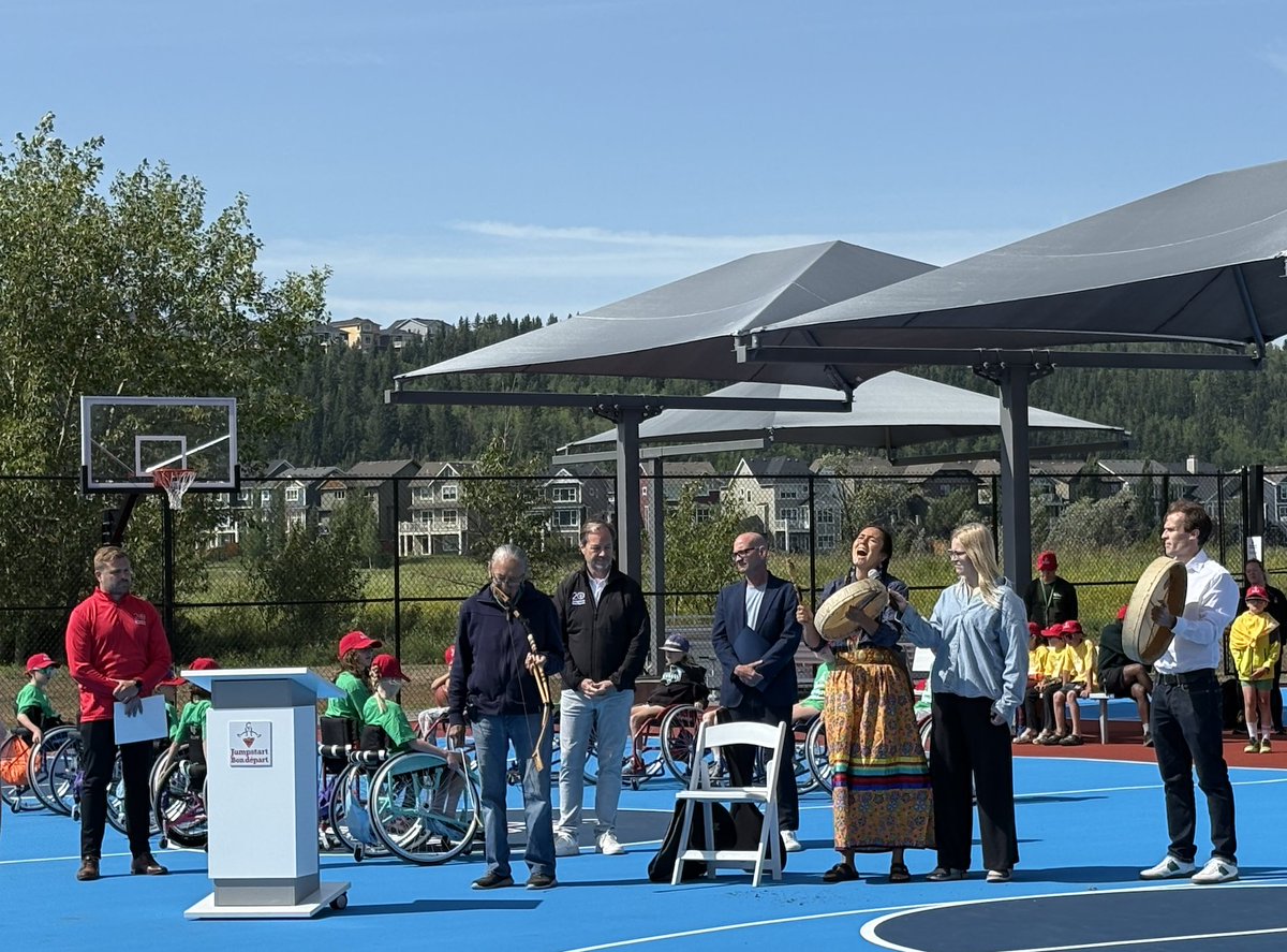 A beautiful day to celebrate the official opening of the Cochrane Jumpstart Inclusive Multisport Courts!
Special thanks to our external sport partners who came out to share adapted sport with over 100 Cochrane kids - @lacrossingbarriers, @jazziyyc, and Chelsea Coates!