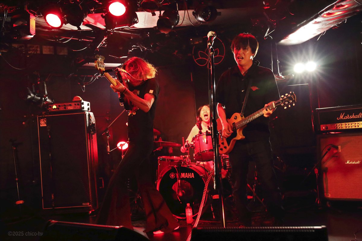 おはようござます
今日は、雨 ！
気温最高30℃　最低26℃

カミナリマークもついてます (・_・;)

最近、予報も良く変わる感じしますね

さて、今朝もライブ写真予告です(笑)

もうちょっとの木曜日

今日も一日　天候の変化、暑さにも気を付け
一日　ご安全に　(^^)/