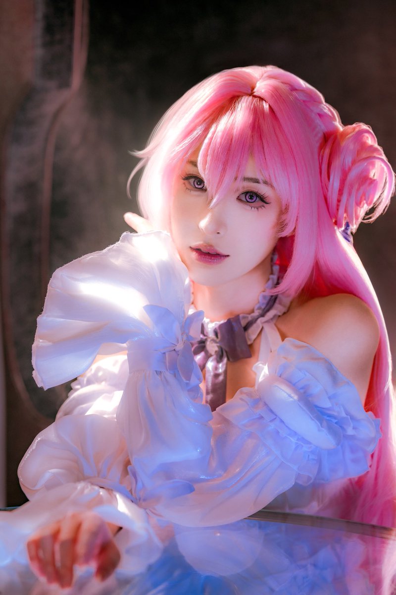 luximity's tweet image. The devil was once an angel

I love this photo Muze took of my Dorothy cosplay so so so much. Thank you for working with me 🥹💕 

#nikke #DORO #dorothy #NIKKE夏2025
