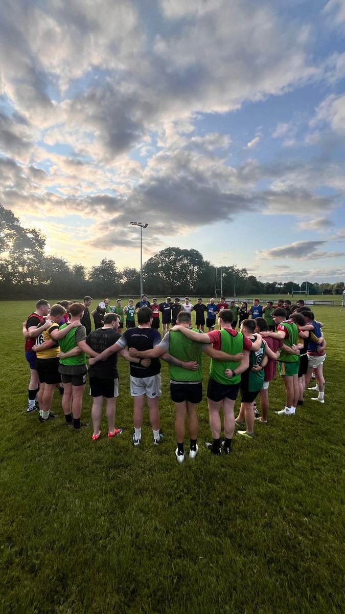 🏉 Pre-season is back!
Newbridge Seniors returned to training last night with a fantastic turnout from the squad 💪🔥

Training continues every Tuesday &amp; Thursday at 7:30pm — all new players are welcome! 

#NewbridgeRugby #PreSeason2025