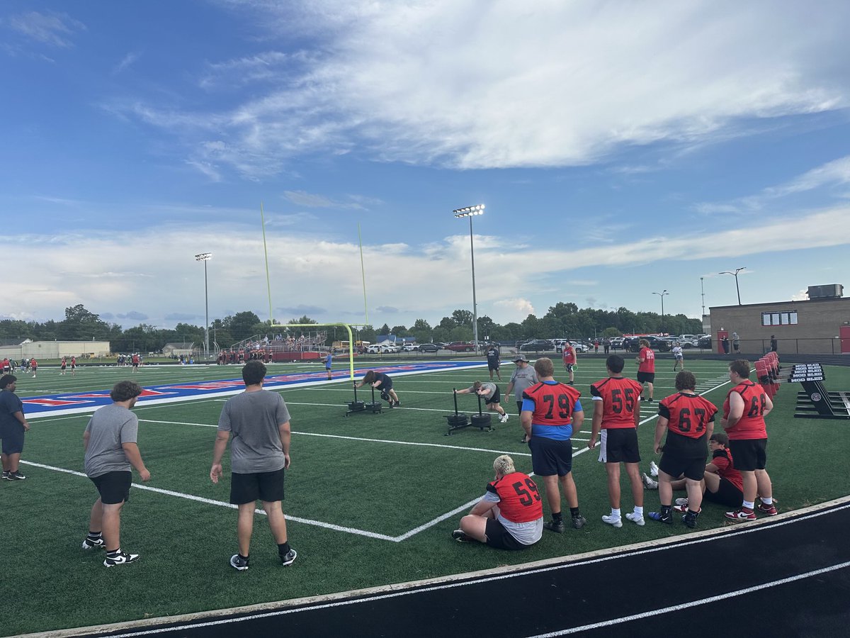 NelsonCoHSAthl1's tweet image. Last night was a busy night at Nelson Co HS campus. Football 7 on 7 with Central Hardin, Bethlehem, and Hart Co. Varsity soccer practice, Lady Card basketball camp, over 100 little league football players practicing. Fall sports are underway on campus.
