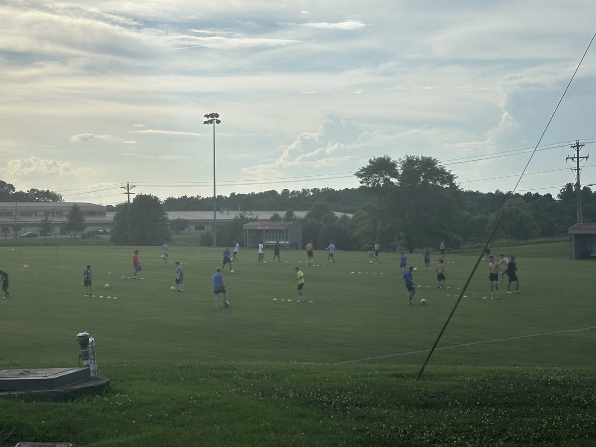 NelsonCoHSAthl1's tweet image. Last night was a busy night at Nelson Co HS campus. Football 7 on 7 with Central Hardin, Bethlehem, and Hart Co. Varsity soccer practice, Lady Card basketball camp, over 100 little league football players practicing. Fall sports are underway on campus.