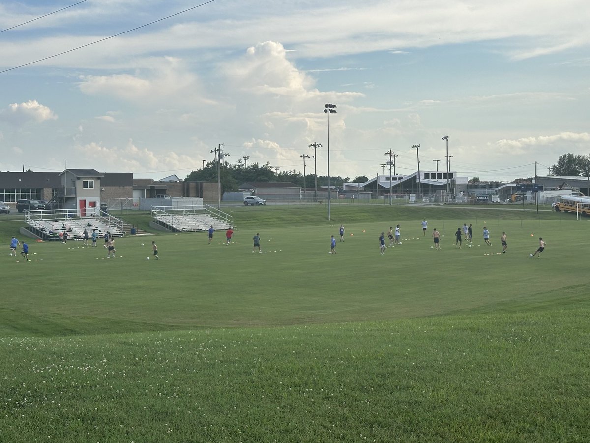NelsonCoHSAthl1's tweet image. Last night was a busy night at Nelson Co HS campus. Football 7 on 7 with Central Hardin, Bethlehem, and Hart Co. Varsity soccer practice, Lady Card basketball camp, over 100 little league football players practicing. Fall sports are underway on campus.